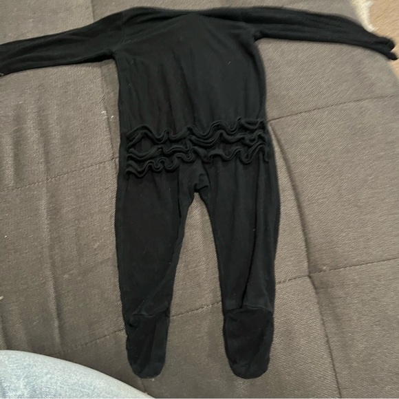 B1   Bamboo Ruffle Footie - Picture 3 of 3